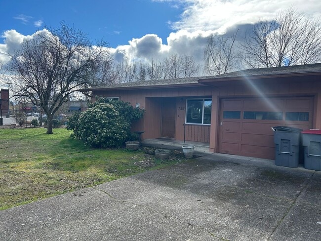 Building Photo - JON734/738 Unit 738