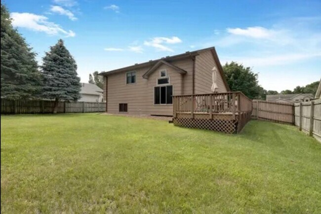 Photo - Stunning 4bed 2bath Home, With a Fully Fenced Yard.