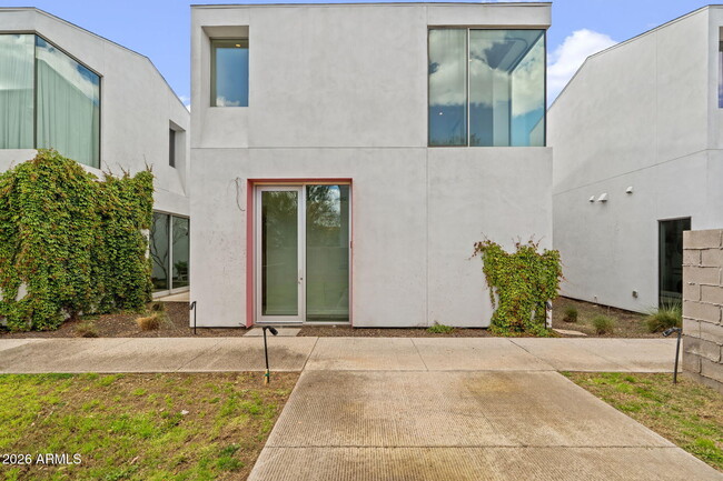 Photo - 1337 E Polk St