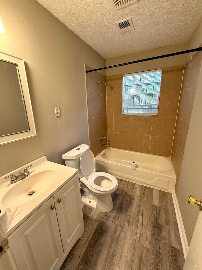 Photo - 1728 Felix Ave