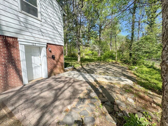 Photo - 107 Park Ln W Unit B