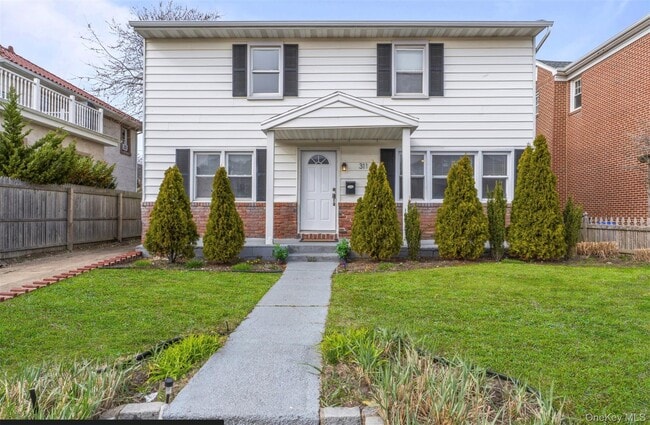 Building Photo - 311 W Penn St