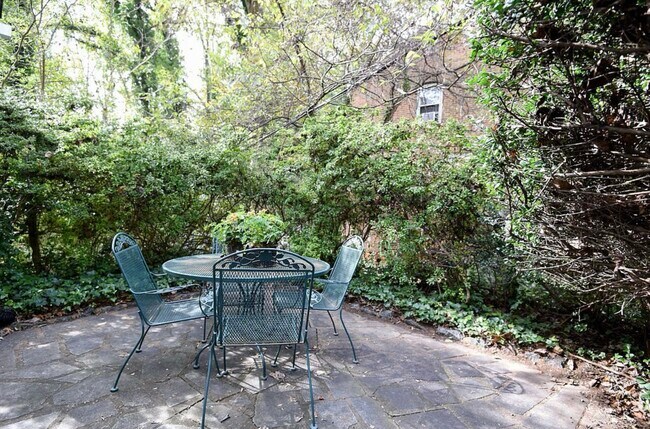 Photo - 1410 Gentry Ln