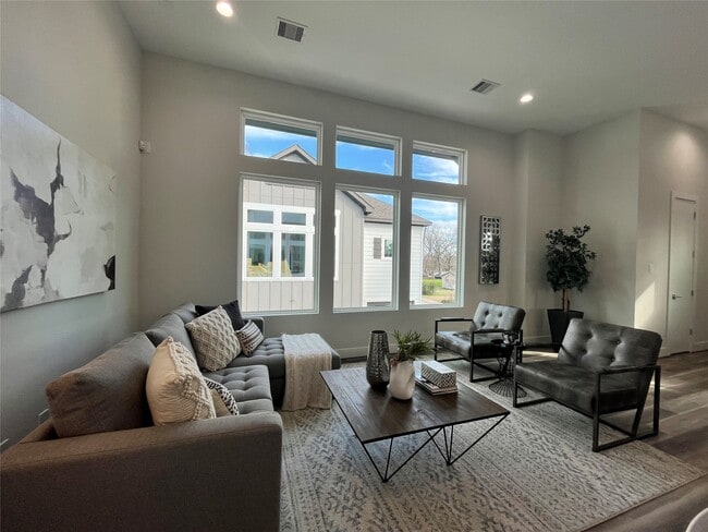 Photo - 8318 Curry Rd