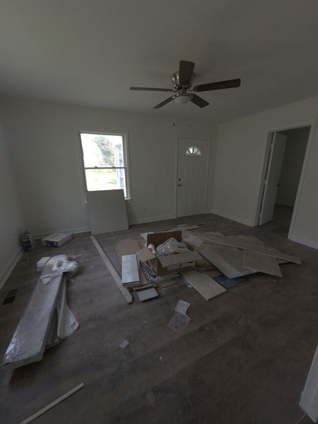 Photo - 3 Bedroom Fully Renovated Hampton Home!