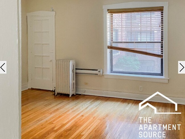 Building Photo - 2882 N Clark St