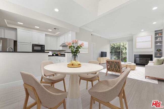 Photo - 1820 S Beverly Glen Blvd Unidad 305