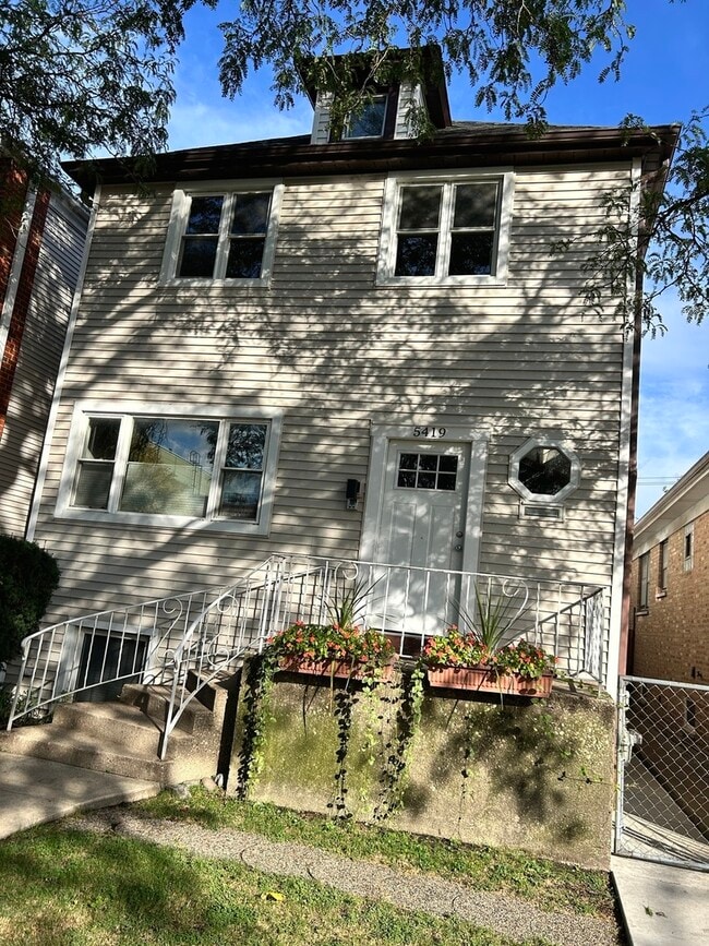 Building Photo - 5419 N Ravenswood Ave Unit 2