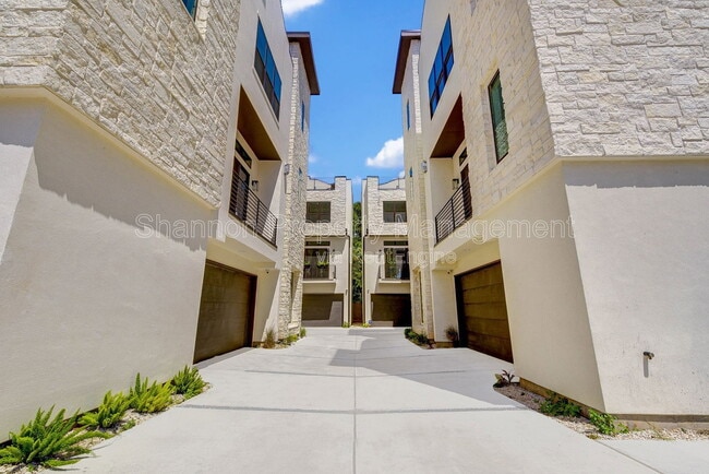 Photo - 1803 Dunlavy St