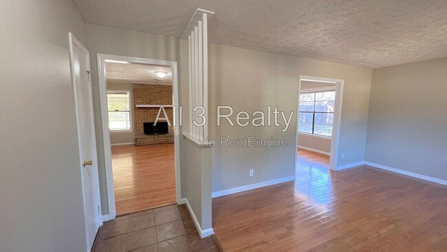 Photo - 561 Dunbarton Rd