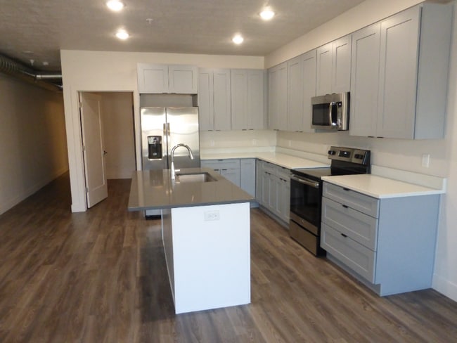 Building Photo - 606 W North Temple St Unit Apt 207