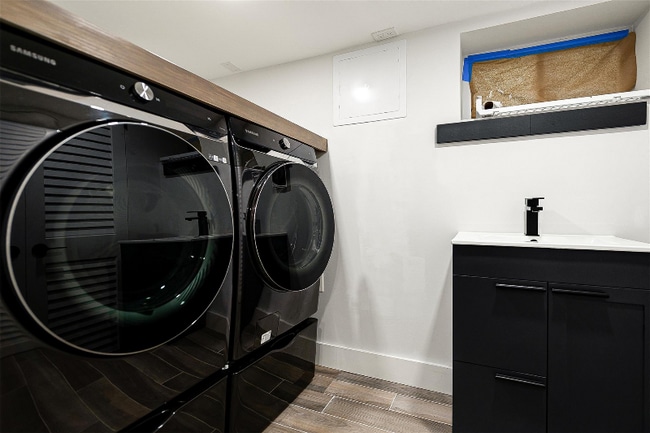 Photo - 71-31 Loubet St