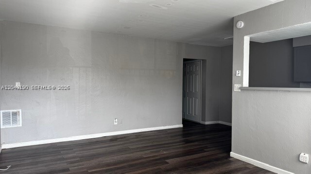 Building Photo - 1040 NE 7th Ave Unit 35