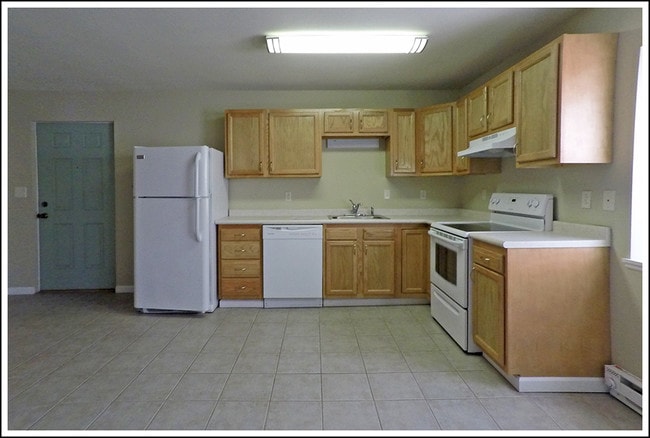 Kitchen - 518 Main St Unit D