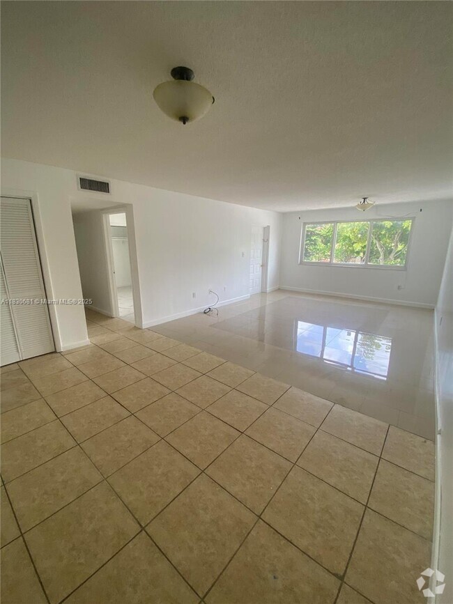 Building Photo - 6930 Miami Gardens Dr Unit 1-202 Rental