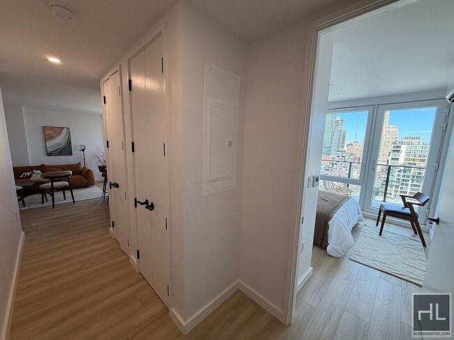 4 AVENUE