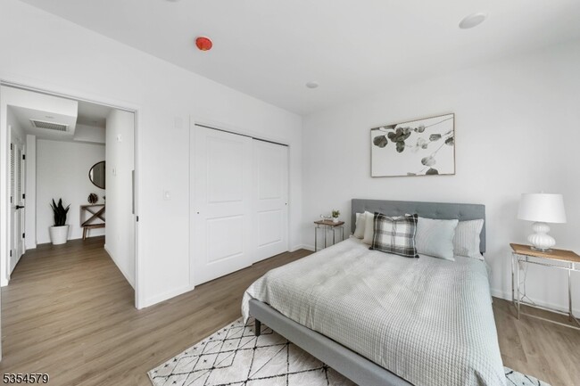 Building Photo - 15 S 13th St Unit 406 Rental