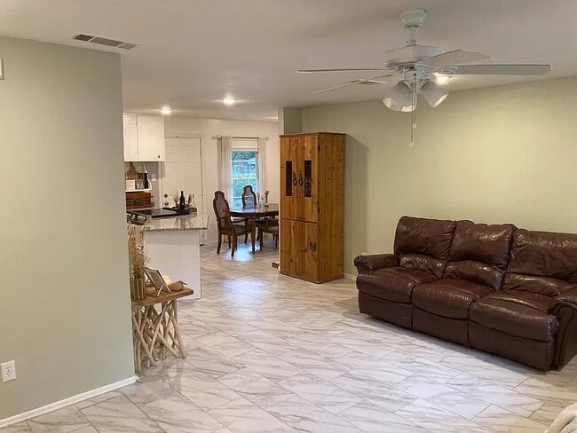 Photo - 211 Davidson Dr