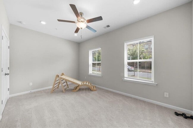 Photo - 324 Commons Ave