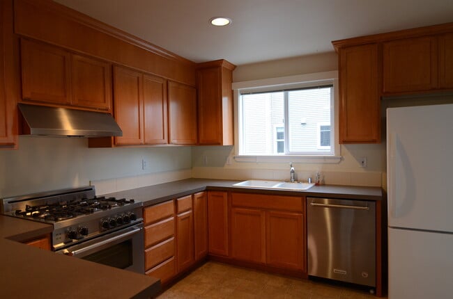 Photo - Lovely Lake City 3 Bed Townhome