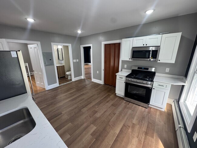 Building Photo - 138 Jewett St Unit 2