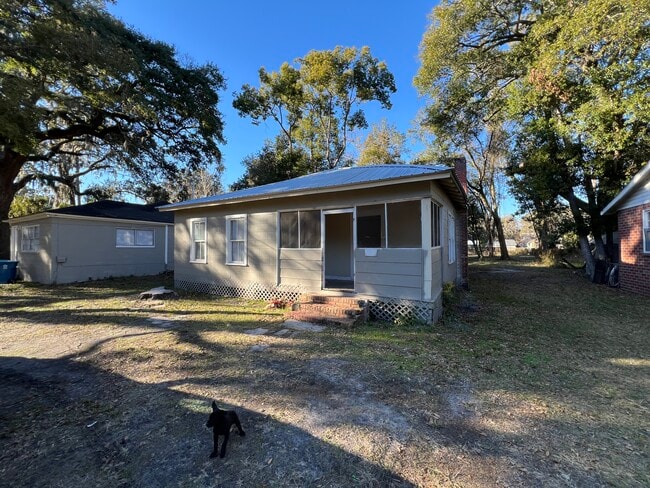 Photo - 805 Third Ave