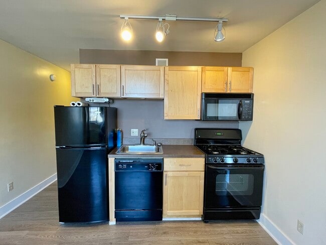 Photo - 600 E 8th St