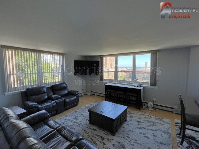 Building Photo - 1707 N Prospect Ave Unit 5e Rental