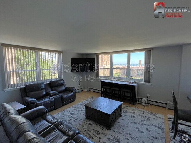 Building Photo - 1707 N Prospect Ave Unit 5e Rental
