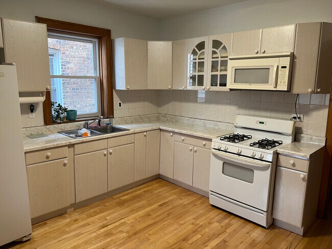 Photo - 5353 W Newport Ave Unidad 1