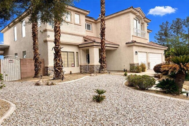 Photo - Northwest Valley 6 bdr 4400 sq ft with RV parking, pool, covered patio - all on a 1/2 acre lot!