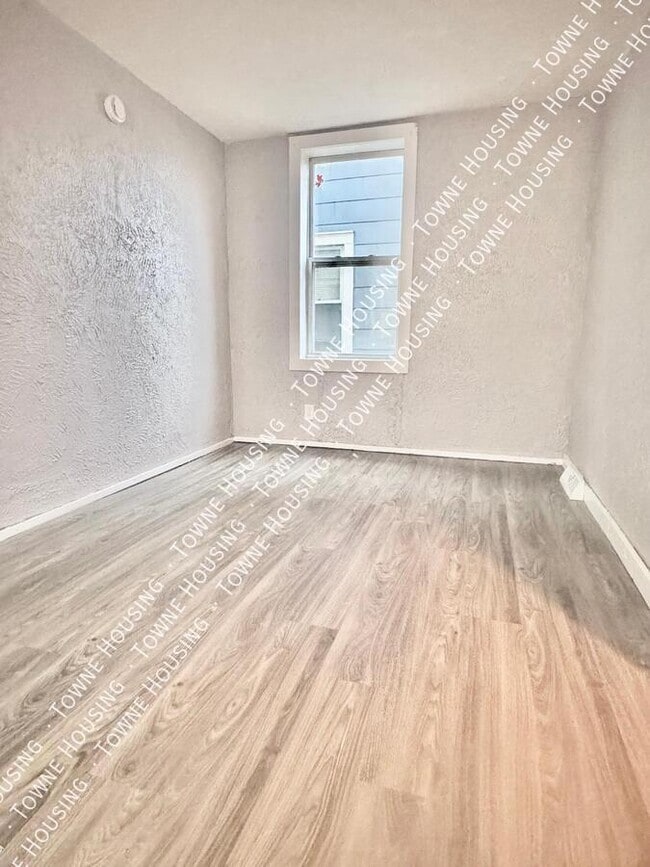 Photo - 114 Huetter Ave Unit 2