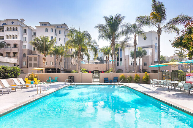 Building Photo - La Jolla Crossroads Apartments