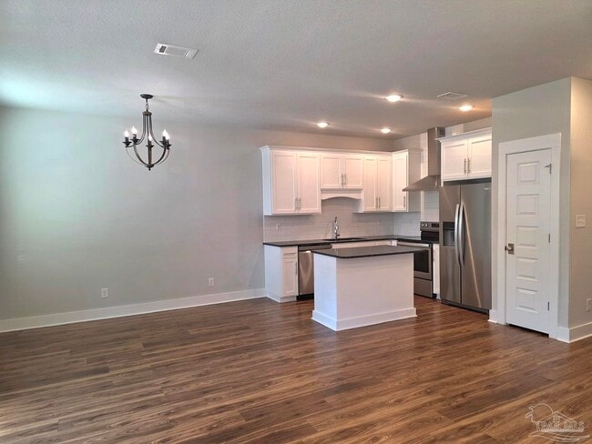 Photo - 248 N De Villiers St