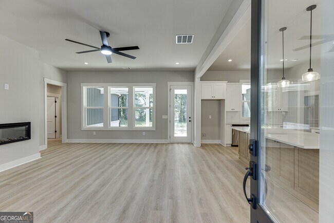 Photo - 115 Rains Rd