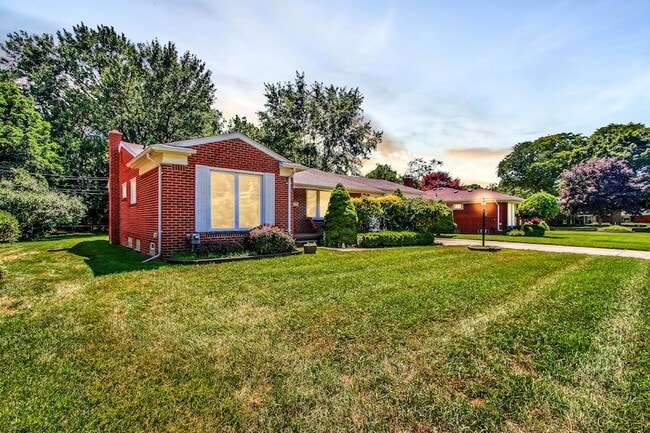 Photo - 16345 Pollyanna St