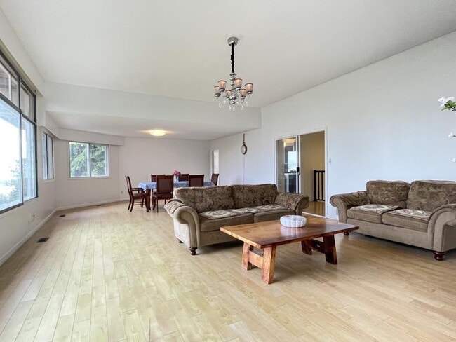Photo - 5 bedroom in West Vancouver BC V7S 2E5