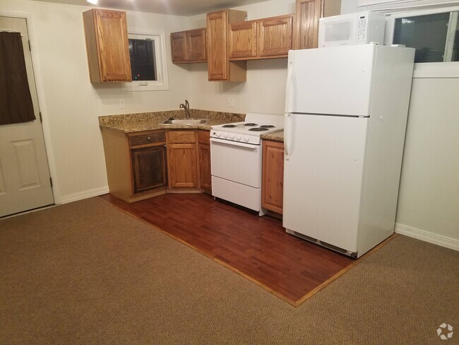 Building Photo - 865 Lincoln St Unit C Rental