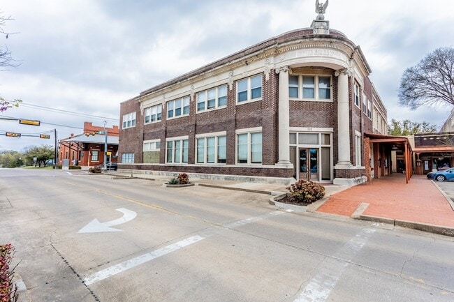 Building Photo - 103 Historic Town Square Unit 206 Rental