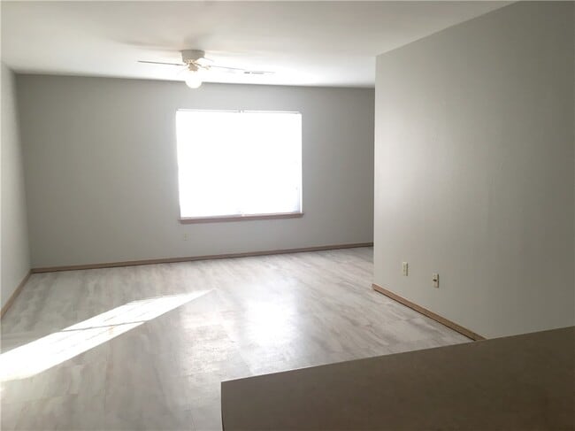 Photo - 962 Remington Dr