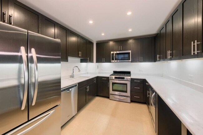 Photo - 20 Newport Pkwy Unit PHA