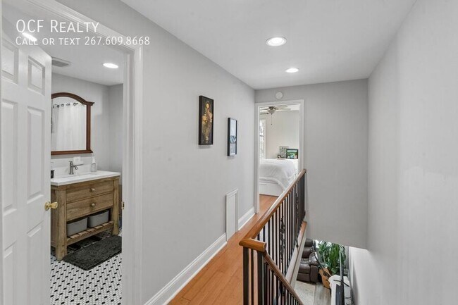 Photo - 2139 Montrose St
