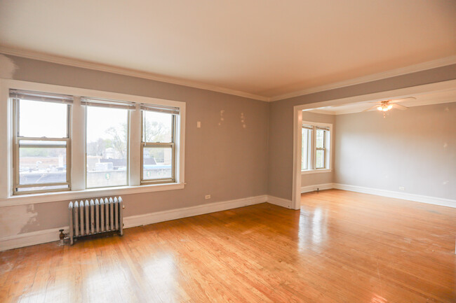 Building Photo - 2420 W Lunt Ave Unit #3E Rental