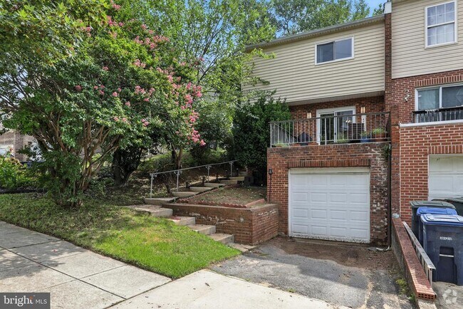 Building Photo - 4717 6th St NE Rental