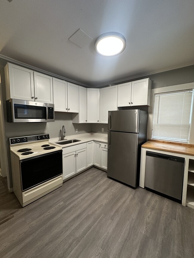 Photo - 174 Gardiner Ave