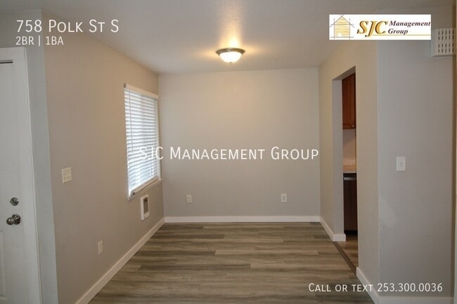 Photo - 758 Polk St S
