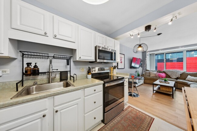 Photo - Streeterville Lovely 1b1b plus an Office Condo Unit Unit 917