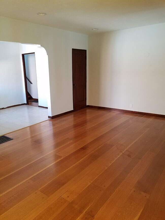 Photo - 734 Beatie St