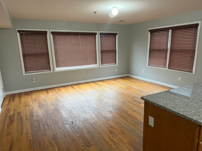 Photo - 104 Luttgen Pl Unit 4