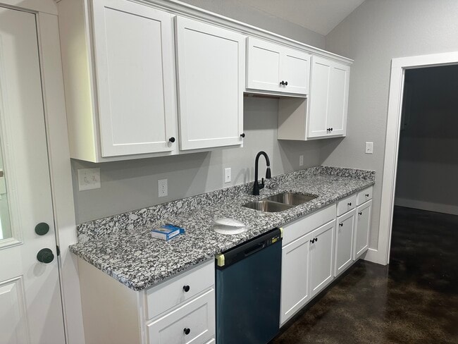 Photo - 122 Redwood Dr